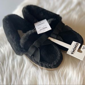 NEW - SONOMA SLIPPERS - SOFT - COMFY -SIZE: 5/6 - BLACK